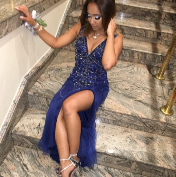 Prom dress - Picture 1 of 2